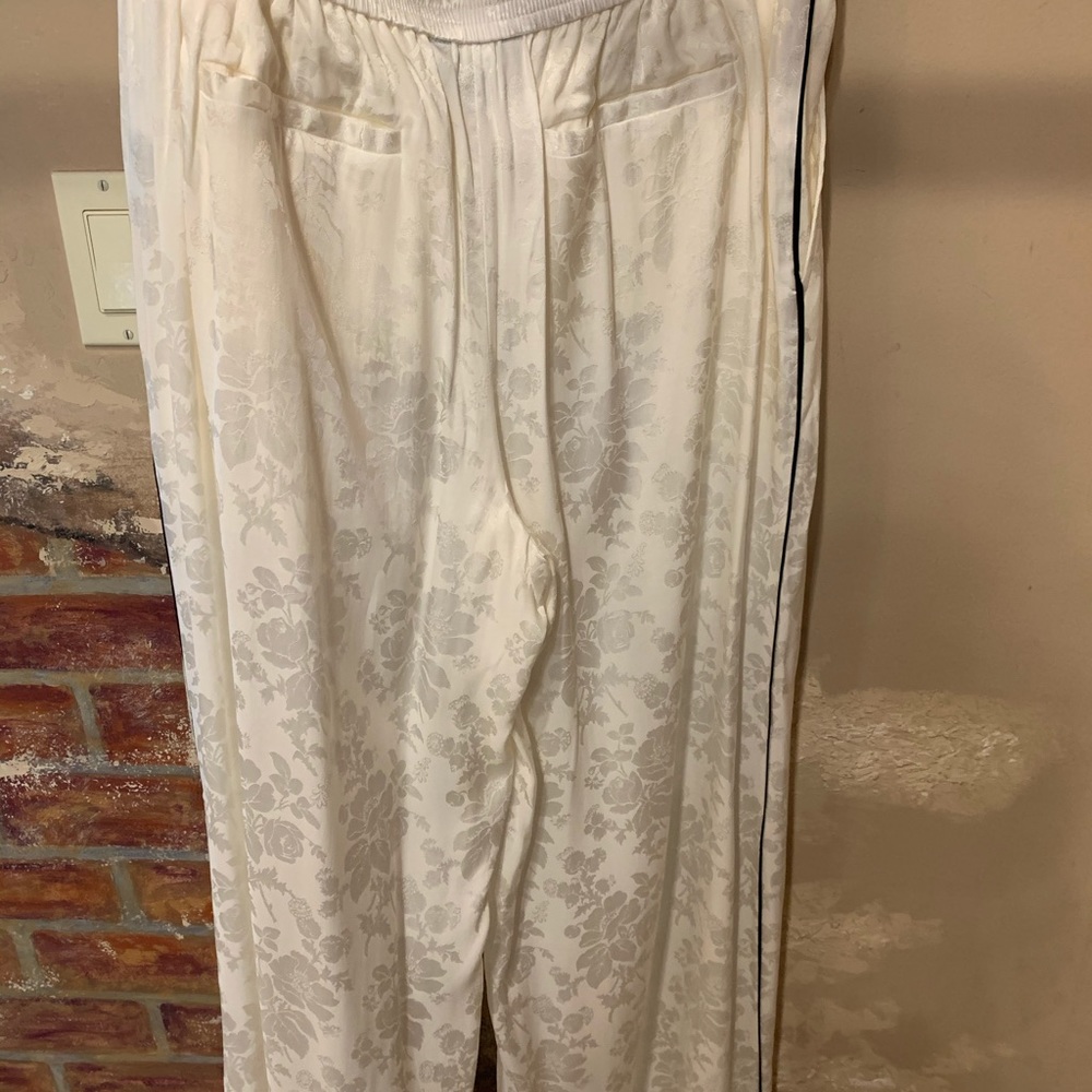 🍒Silky Cream Pants🍒 - Picture 4 of 9